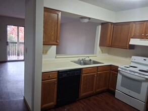 1098 Mace Rd in Osage Beach, MO - Foto de edificio - Building Photo