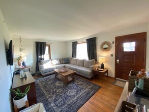 1830 W Sunnydale Ln in Mequon, WI - Building Photo - Building Photo