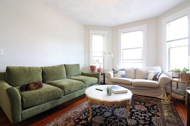 39 Foster St, Unit 1 in Boston, MA - Foto de edificio - Building Photo