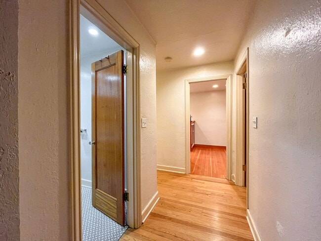 4235 Brooklyn Ave in Seattle, WA - Building Photo - Building Photo