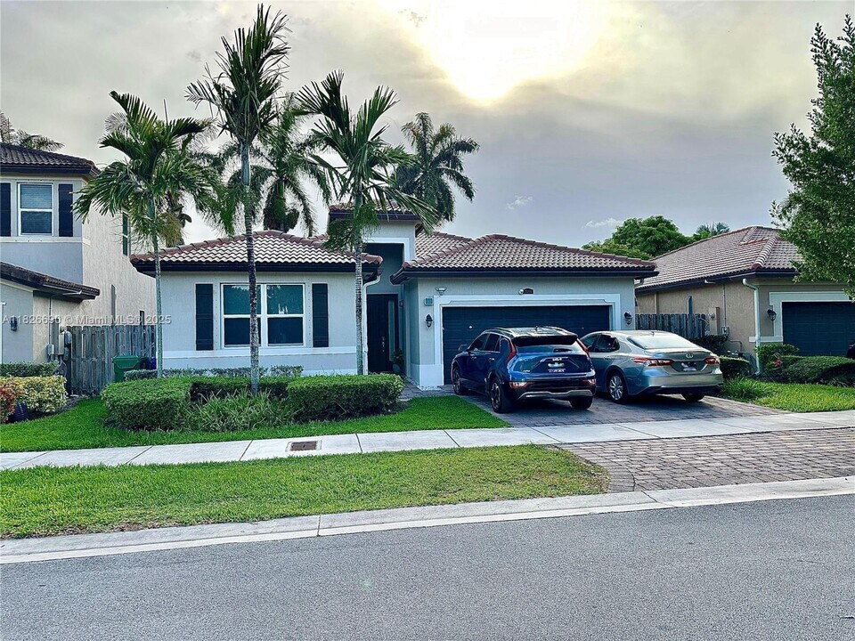 25200 SW 119th Ave in Homestead, FL - Building Photo