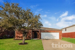 7912 Hidden Path Ln, Unit 414-B in Denton, TX - Building Photo
