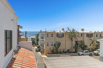 209 Crest Dr in Manhattan Beach, CA - Building Photo - Building Photo