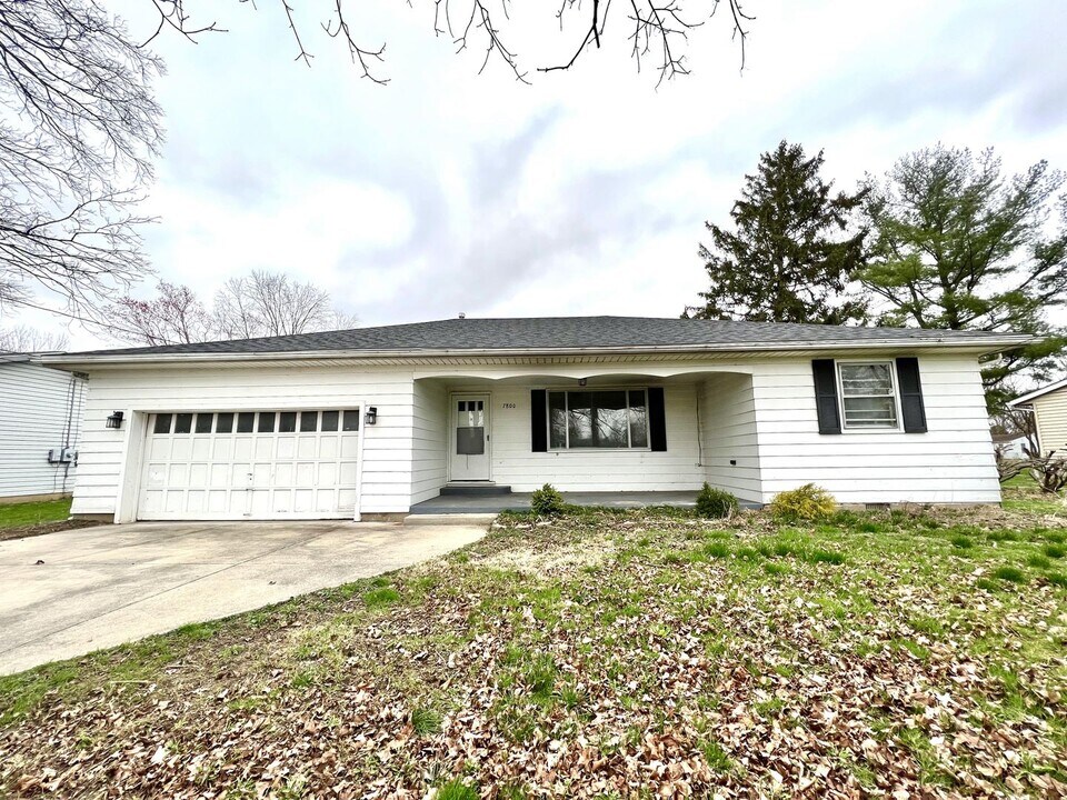 7800 Lyn Dr in Franklin, OH - Building Photo