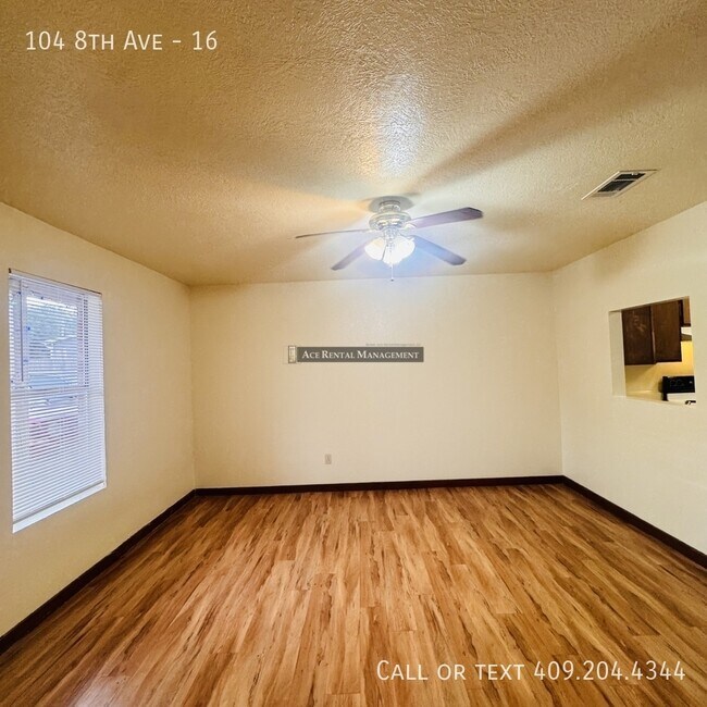 104 8th Ave in Nederland, TX - Building Photo - Building Photo