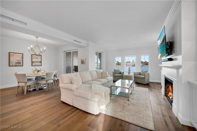 property at 4000 Gulf Shore Blvd N