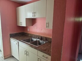 1543 NW 10th Pl in Fort Lauderdale, FL - Building Photo