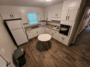 Room in House on Peyton Woods Trail SW in Atlanta, GA - Building Photo - Building Photo