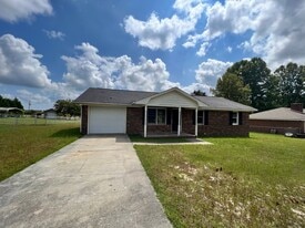 5650 Lost Creek Dr in Sumter, SC - Building Photo