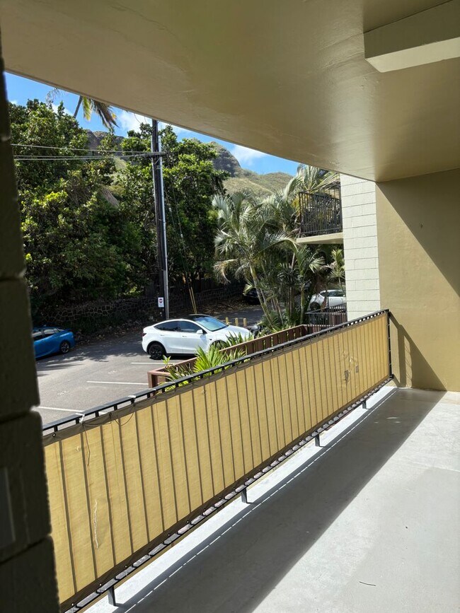 3103 Pualei Cir in Honolulu, HI - Building Photo - Building Photo