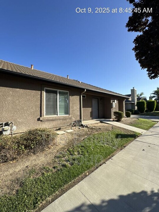 4026 W Cecil Ave in Visalia, CA - Building Photo