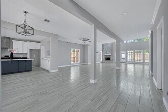 3555 Ashfield Dr in Houston, TX - Building Photo - Building Photo