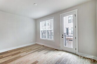 525 W Tremont Ave, Unit 02-0454 in Charlotte, NC - Building Photo - Building Photo