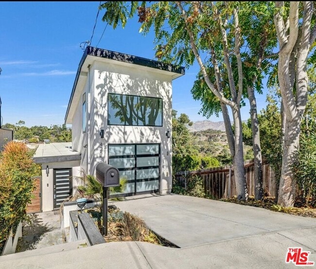 4255 Raynol St in Los Angeles, CA - Building Photo - Building Photo