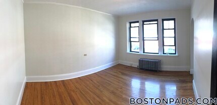 349 Pleasant St in Malden, MA - Foto de edificio - Building Photo