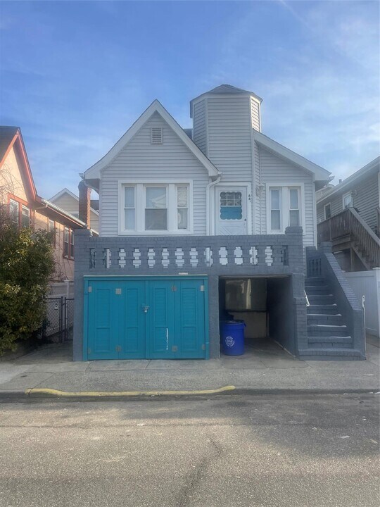 64 Florida St in Long Beach, NY - Building Photo