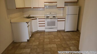 20 Riverside St in Watertown, MA - Building Photo