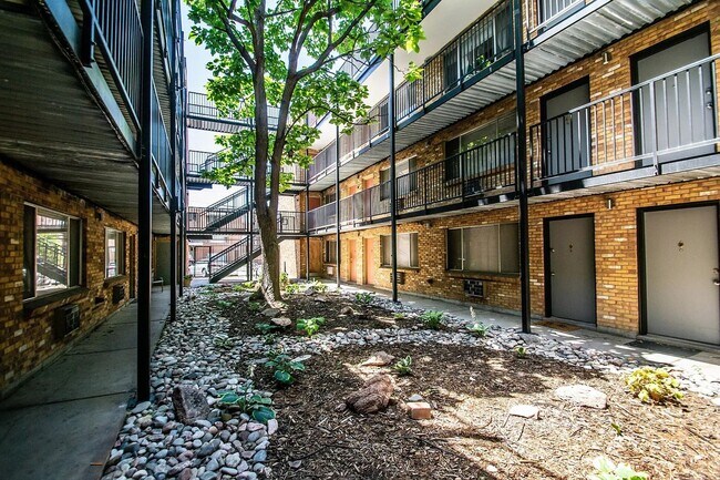 809 N Dexter St in Denver, CO - Building Photo - Building Photo