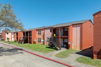 Palms at Baytown in Baytown, TX - Building Photo - Building Photo