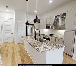 5050 Capitol Ave, Unit 354 in Dallas, TX - Foto de edificio - Building Photo