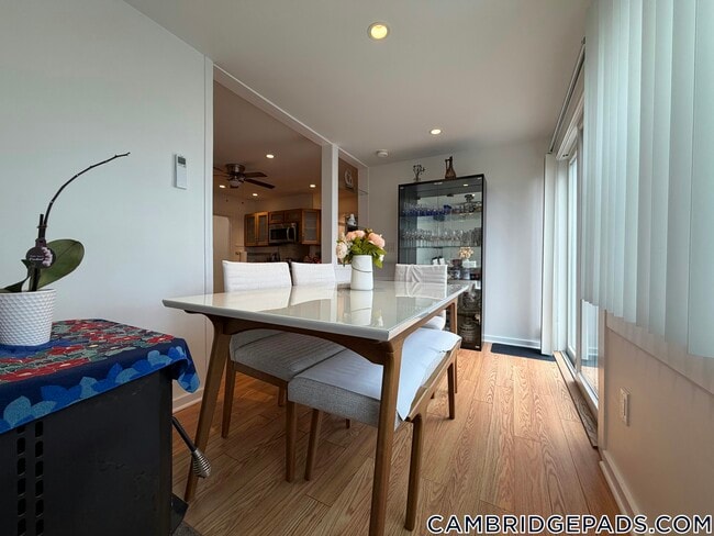 94 Berkshire St, Unit 2 in Cambridge, MA - Foto de edificio - Building Photo