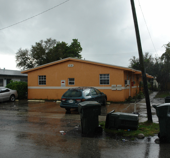 719 SW 5th St in Dania Beach, FL - Building Photo - Building Photo