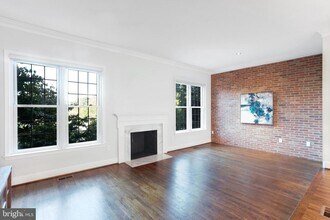 3725 Winfield Lane Northwest in Washington, DC - Building Photo - Building Photo