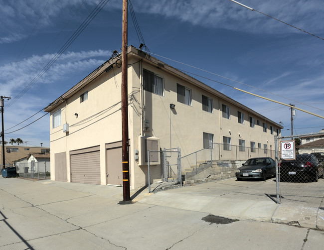 2613 Linden Ave in Long Beach, CA - Building Photo - Building Photo