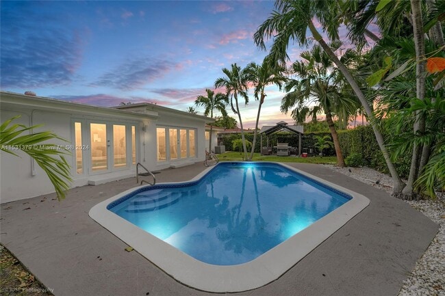 19330 NE 18th Pl in North Miami Beach, FL - Building Photo - Building Photo
