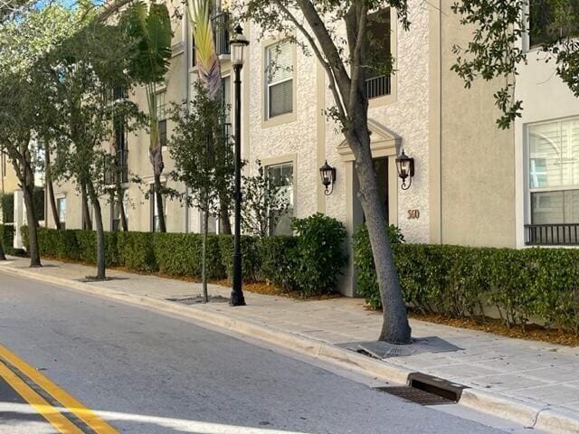 property at 560 S Sapodilla Ave