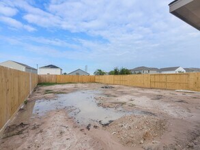 327 Rd 5840 in Cleveland, TX - Building Photo - Building Photo