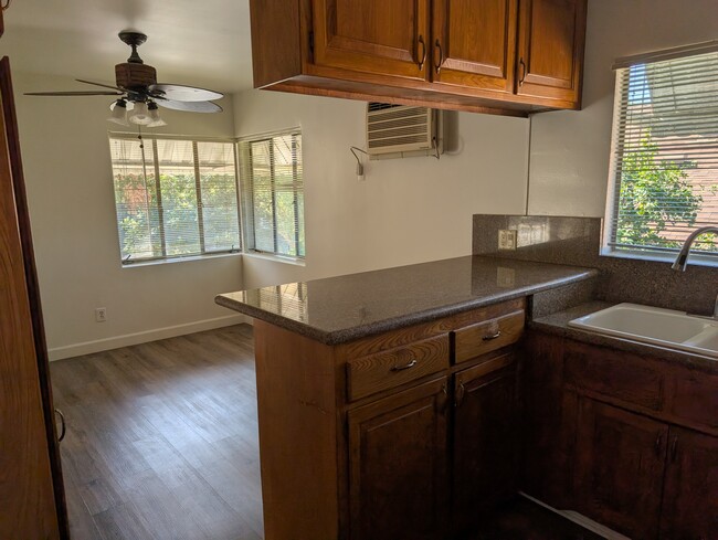 2707 W Clark Ave in Burbank, CA - Building Photo - Building Photo