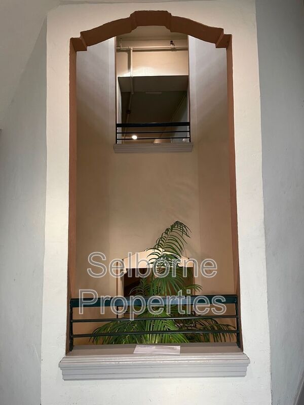 2501 Ivy Dr in Oakland, CA - Building Photo - Building Photo