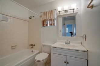 2111 NE 1st Ct, Unit 203 in Boynton Beach, FL - Building Photo - Building Photo