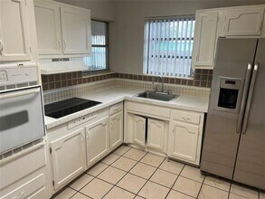 211 N 66th Ave in Hollywood, FL - Building Photo - Building Photo