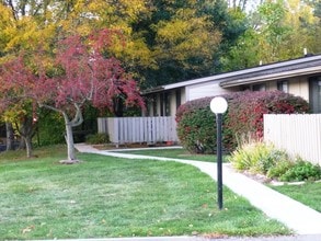 Elmtree Park in Indianapolis, IN - Foto de edificio - Building Photo