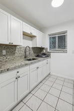 622 Oriental Blvd in Opa Locka, FL - Building Photo - Building Photo