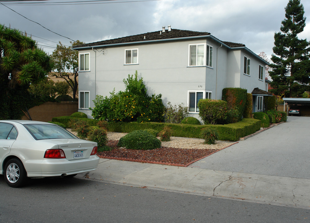 690 Victor Way in Mountain View, CA - Building Photo