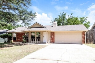 2421 Homewood Trail in Arlington, TX - Building Photo