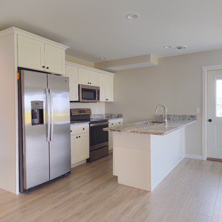 7069 Crosvik Ct in Peosta, IA - Building Photo