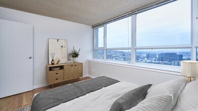 Centennial in Seattle, WA - Foto de edificio - Building Photo