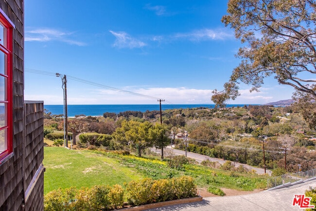 property at 29235 Heathercliff Rd