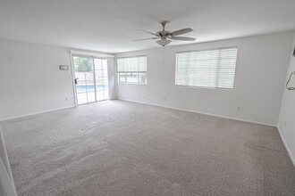 20840 Shine Dr in Santa Clarita, CA - Foto de edificio - Building Photo