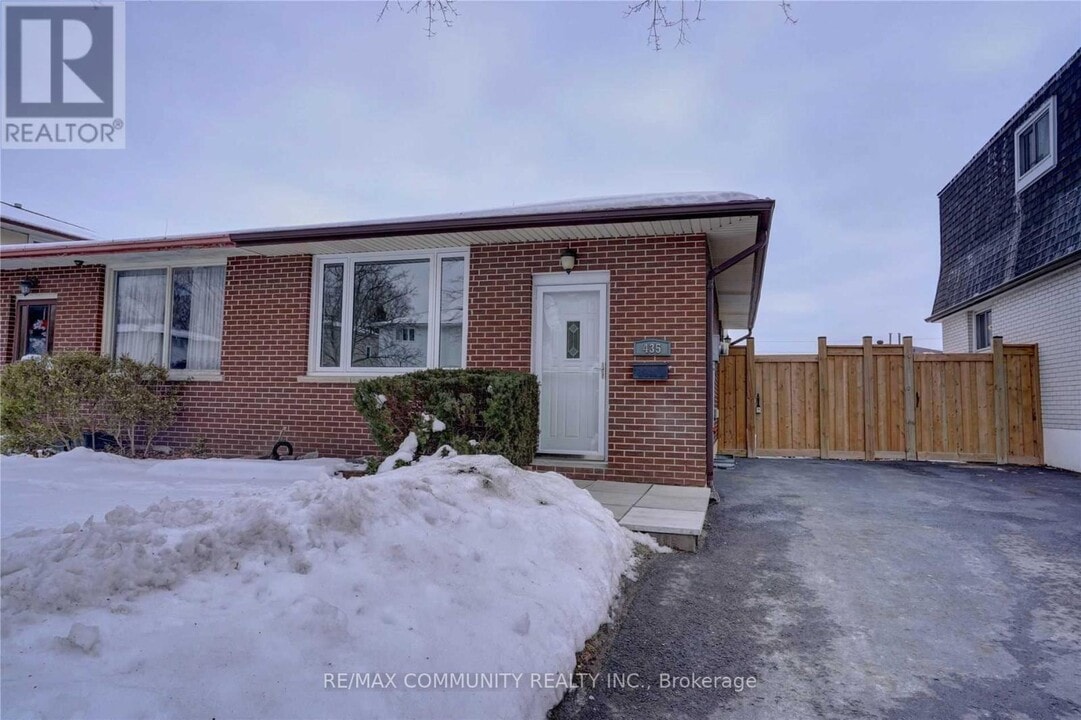 435 Maplewood Dr in Oshawa, ON - Building Photo