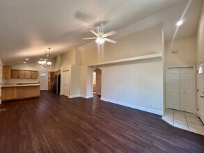 6204 E St in Springfield, OR - Building Photo - Building Photo