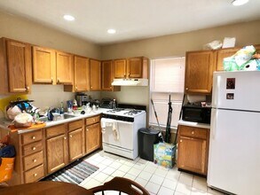 135 Marcella St, Unit 2 in Boston, MA - Building Photo - Building Photo