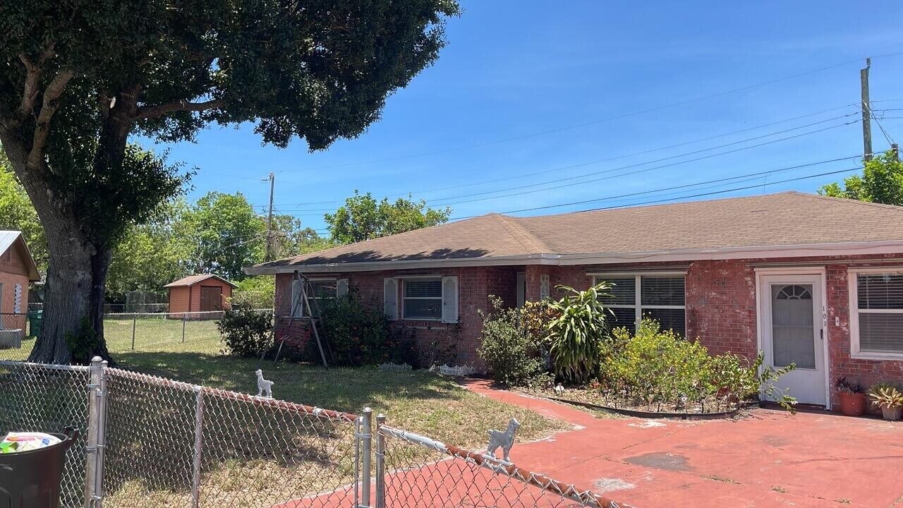 103 Tropic Ct in Fort Pierce, FL - Foto de edificio
