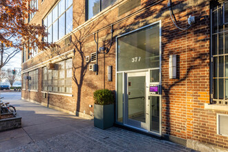 377 W 11th St in New York, NY - Building Photo - Building Photo