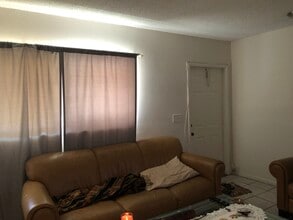 641 Kathy Ln, Unit B in Margate, FL - Building Photo - Building Photo