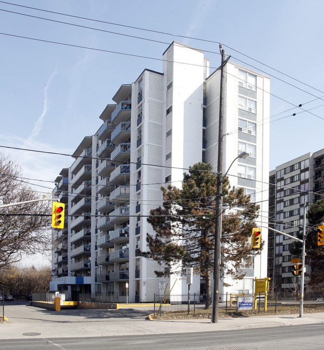 West Park Apartments in Toronto, ON - Building Photo